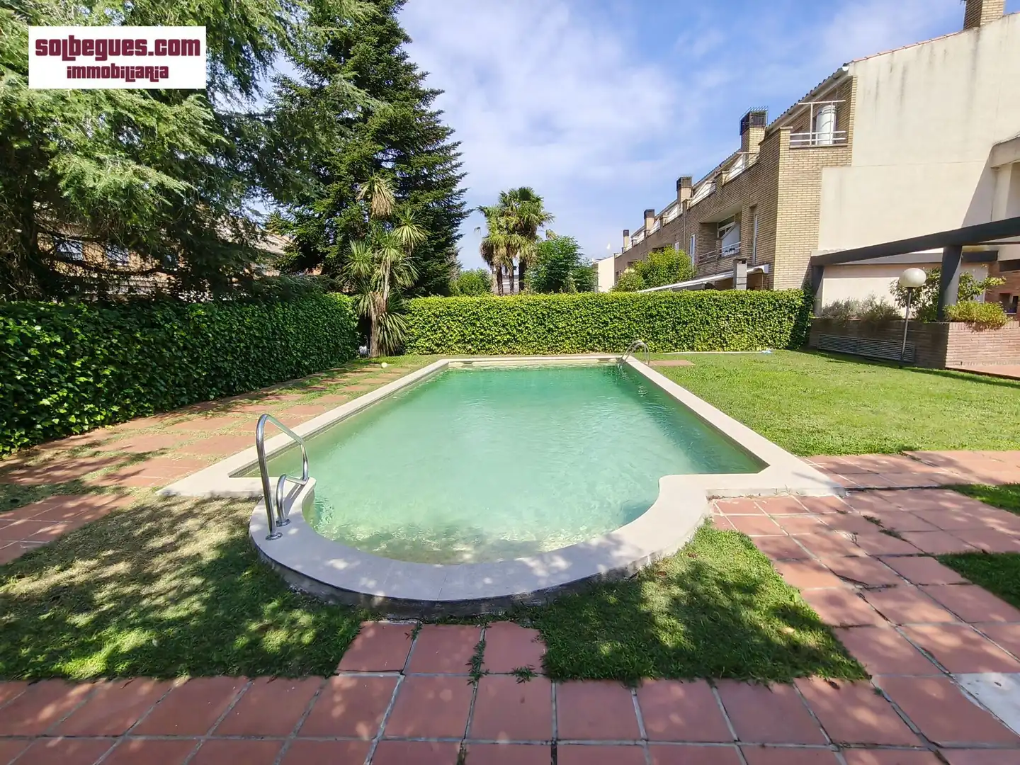 Piscina de Casa adosada en venda en Begues amb Aire condicionat, Calefacció i Jardí privat