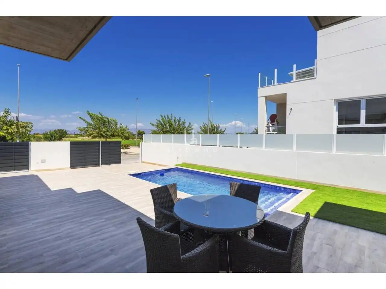 Chalet con piscina en venta en Calle Manuel de Falla, imagen 3