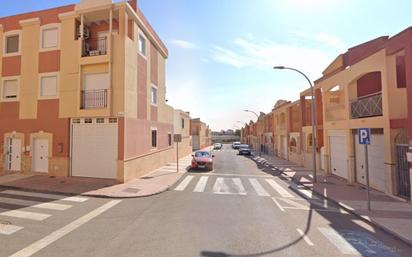 Vista exterior de Dúplex en venda en Roquetas de Mar amb Balcó