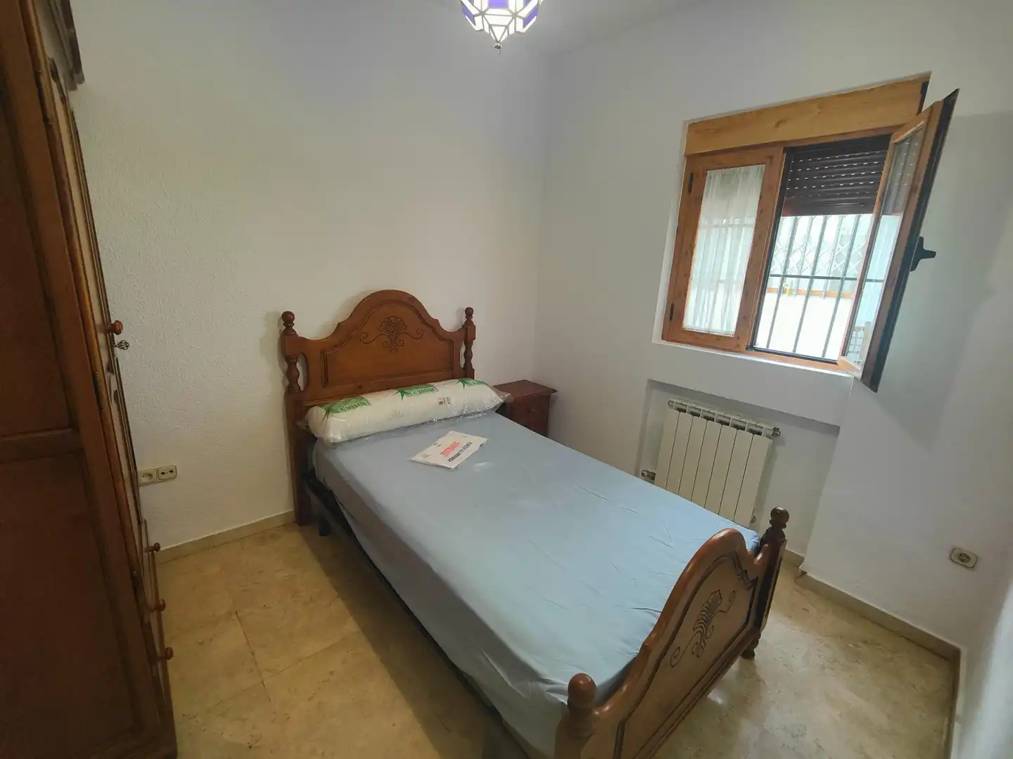 Habitación de Casa o chalet de alquiler en Granada con Calefacción, Jardín privado y Terraza