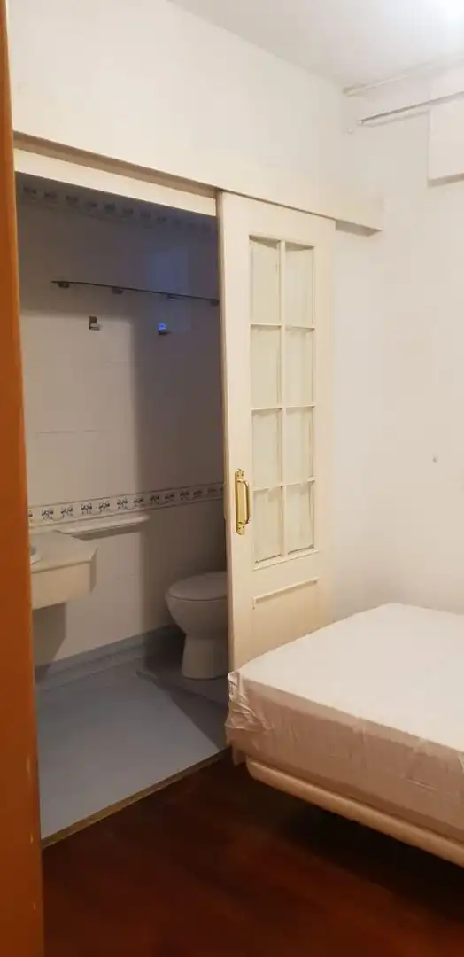Baño de Piso de alquiler en Sevilla con Aire acondicionado, Amueblado y Horno