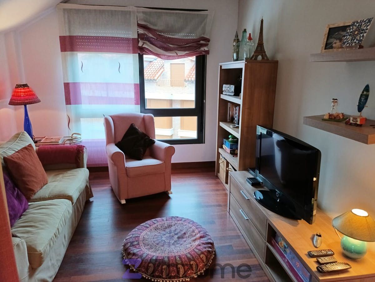 Pis de lloguer a C. Palacio, Palacio