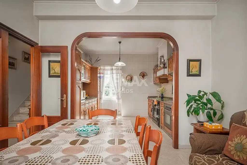 Cuina de Casa o xalet en venda en A Pobra do Caramiñal amb Calefacció, Jardí privat i Parquet