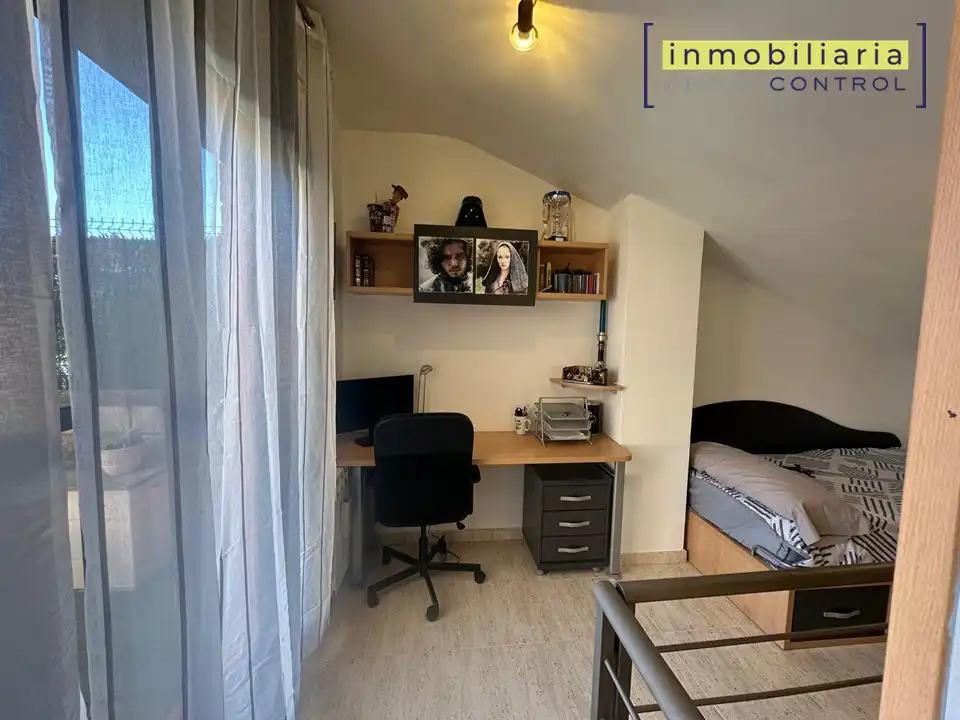 Dormitori de Casa adosada en venda en Zuera amb Calefacció, Jardí privat i Terrassa