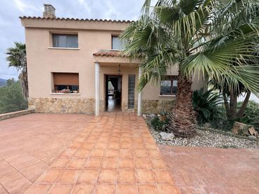 Villa con giardino in vendita a Olivella