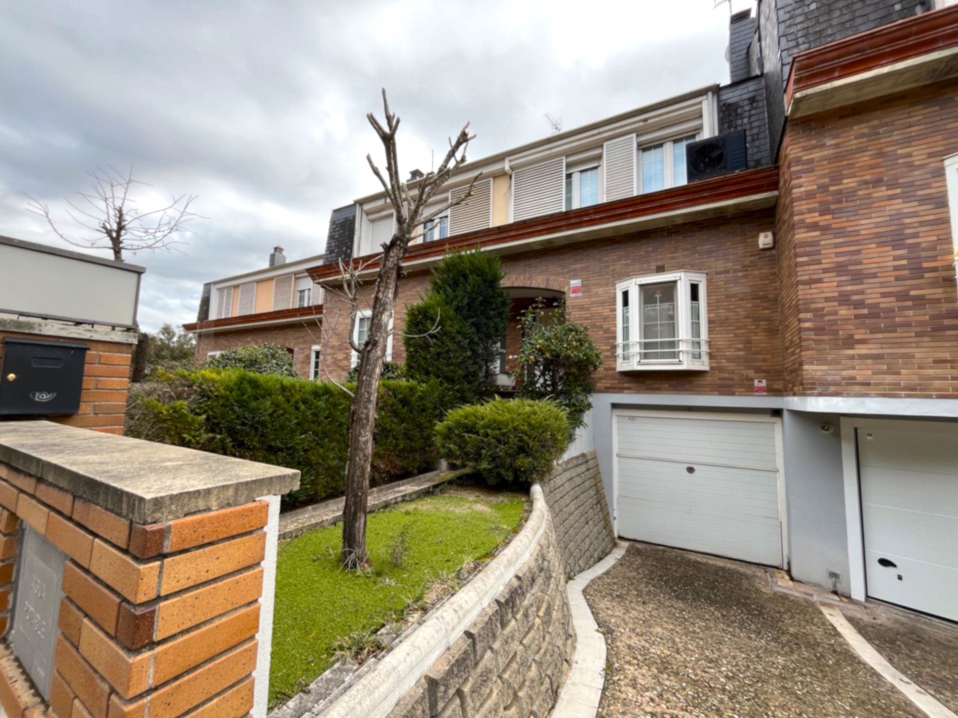Vista exterior de Casa o xalet en venda en Girona Capital amb Aire condicionat, Calefacció i Jardí privat