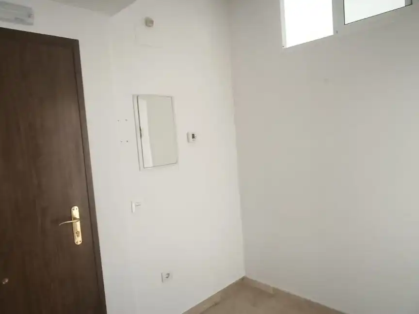 Büro zum Verkauf in Gines mit Klimaanlage und Heizung