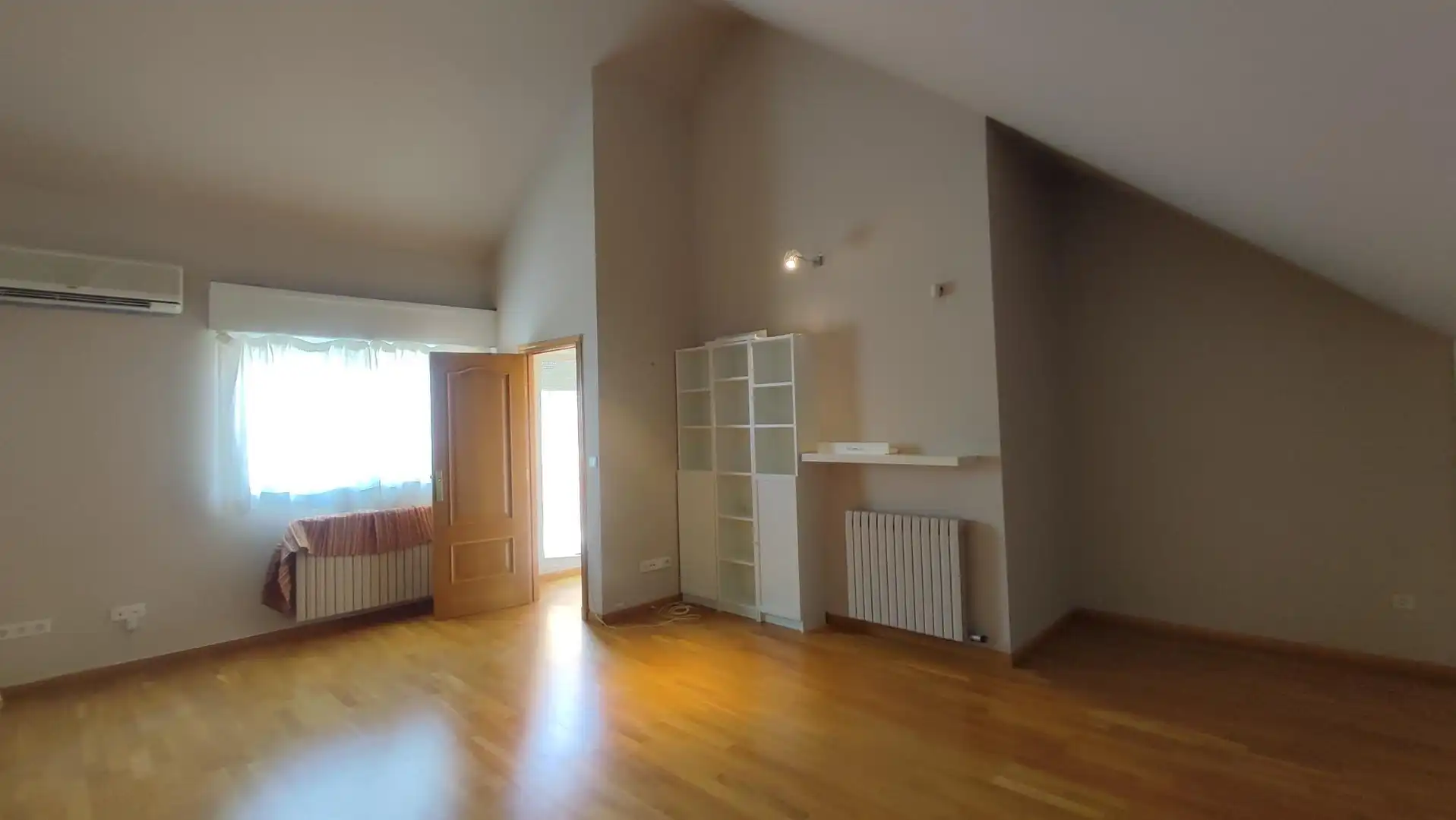 Sala de estar de Casa adosada de alquiler en Zaragoza con Aire acondicionado, Calefacción y Jardín privado