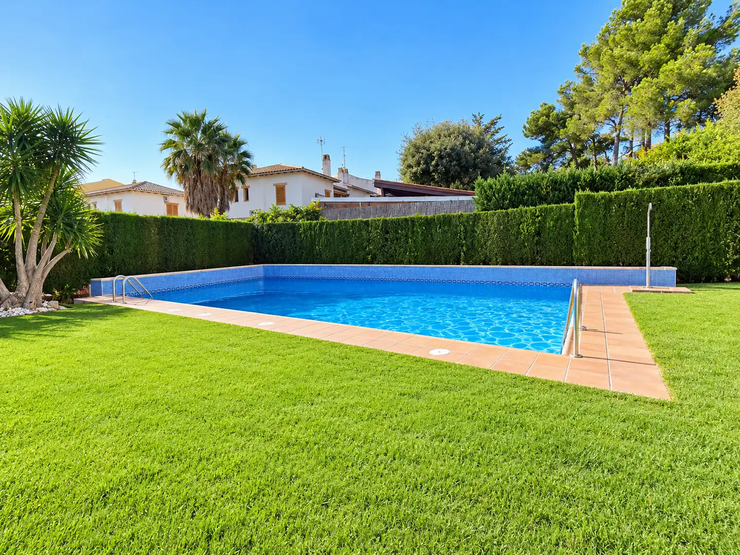 Piscina de Piso en venta en Roda de Berà con Calefacción y Jardín privado