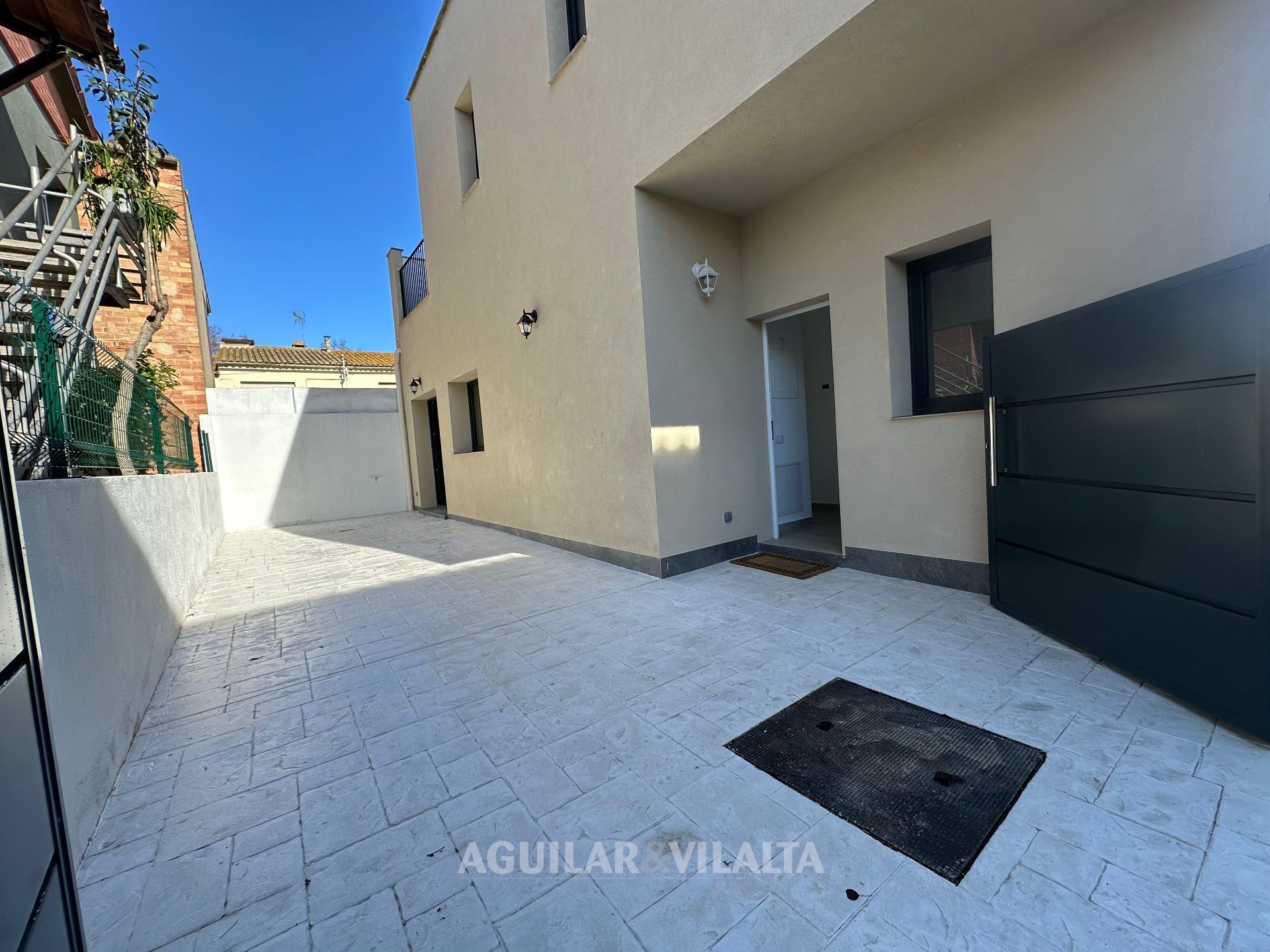 Exterior view of Single-family semi-detached for sale in Santa Eulàlia de Ronçana  with Air Conditioner, Heating and Terrace