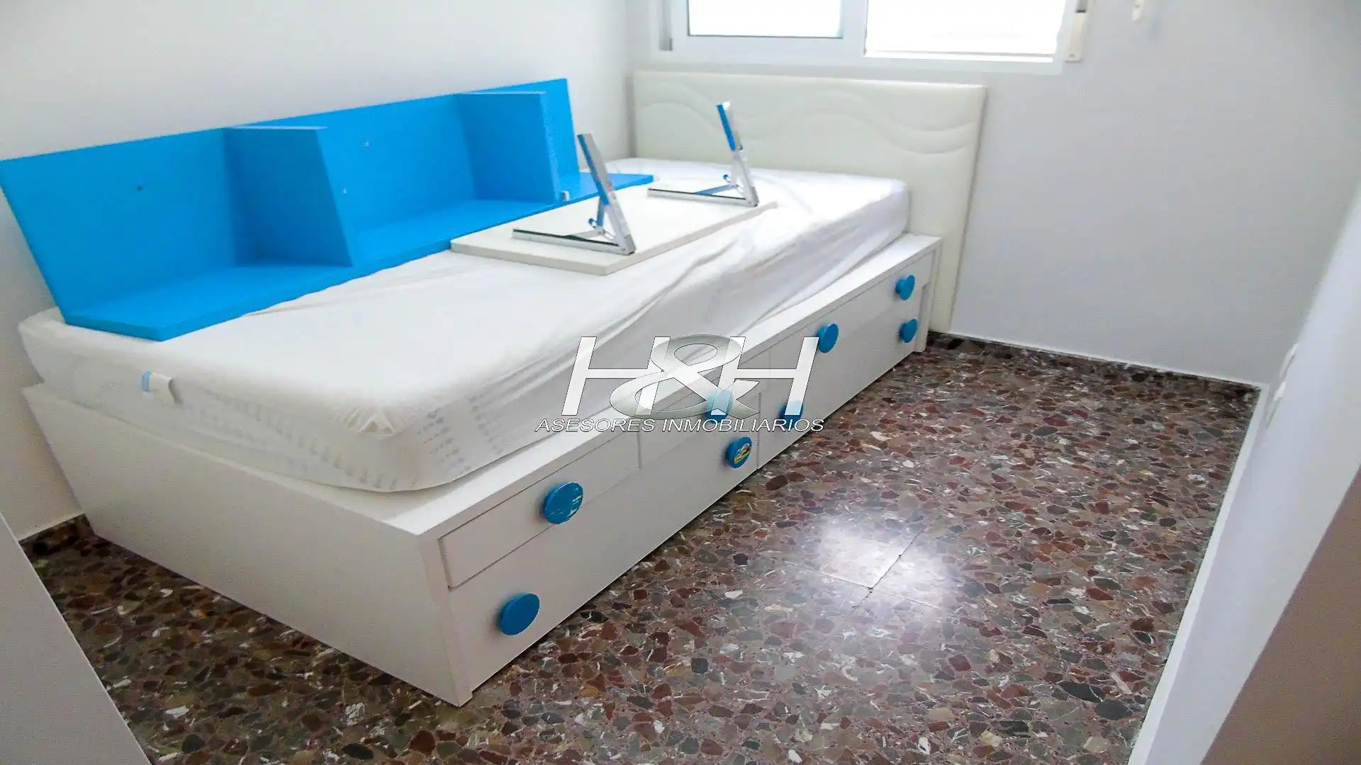 Habitación de Dúplex de alquiler en Burjassot con Aire acondicionado, Calefacción y Terraza