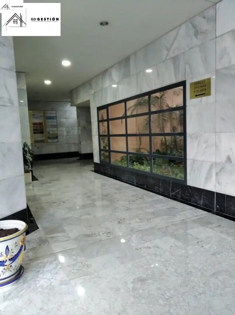 Oficina en venda en Marbella amb Aire condicionat, Calefacció i Moblat