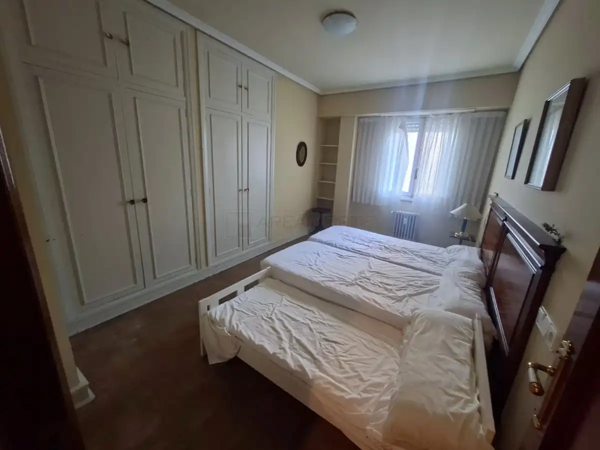Dormitori de Pis en venda en Vitoria - Gasteiz amb Calefacció, Parquet i Terrassa