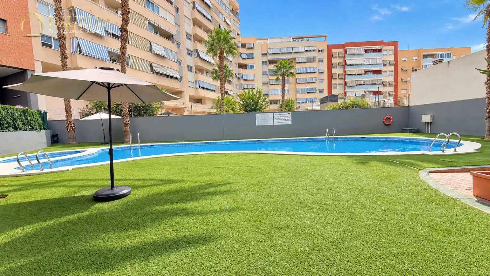 Pis amb piscina en venda a AVENIDA UNICEF
