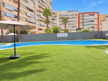 Pis amb piscina en venda a AVENIDA UNICEF