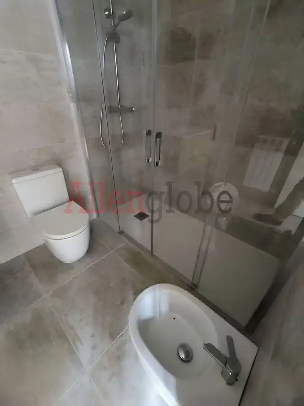 Badezimmer von Wohnung zur Miete in Gijón  mit Heizung und Abstellraum