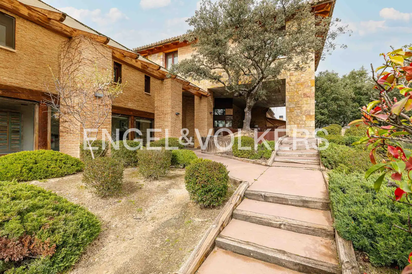 House with pool for sale in Ciudalcampo