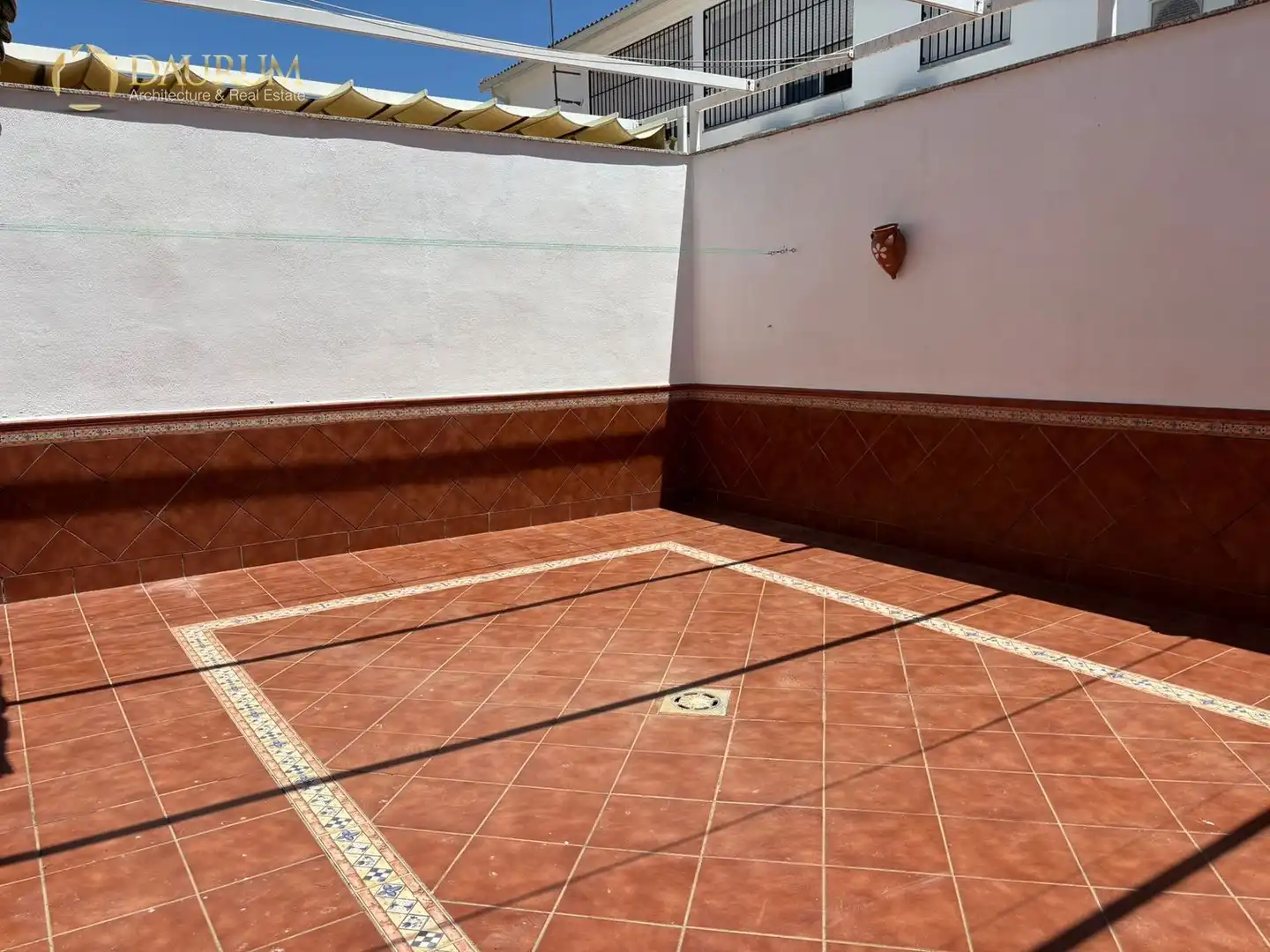 Terrassa de Casa adosada en venda en La Rinconada amb Aire condicionat, Terrassa i Moblat