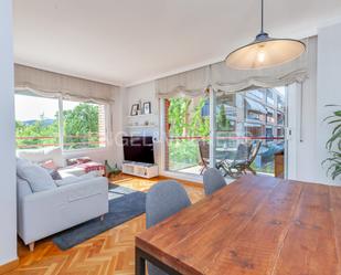 Sala d'estar de Apartament de lloguer en Sant Cugat del Vallès amb Aire condicionat, Calefacció i Jardí privat