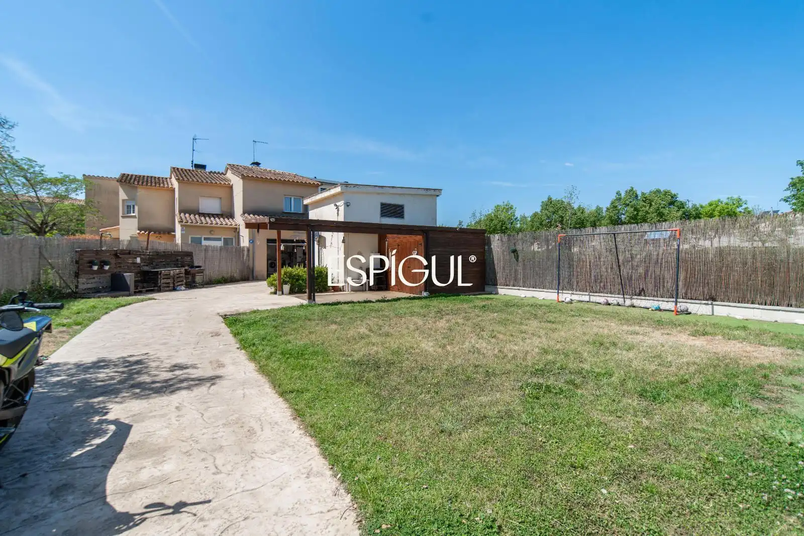 House with terrace for sale in Vilablareix