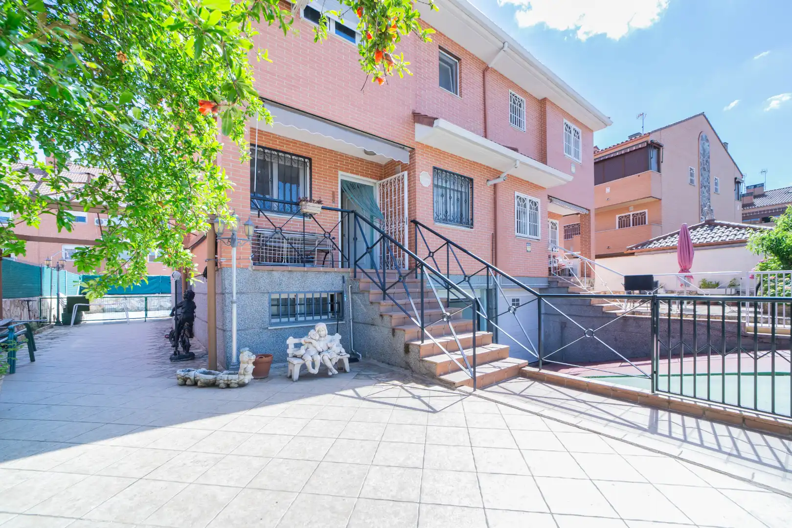 Exterior view of Detached homes for sale in Móstoles  with Air Conditioner, Heating and Private garden