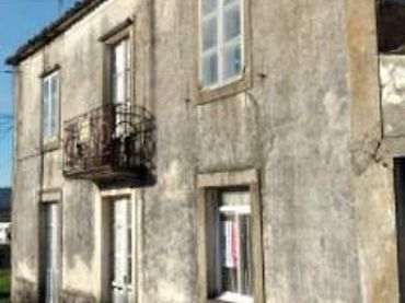 Casa con balcone in vendita a O Pino