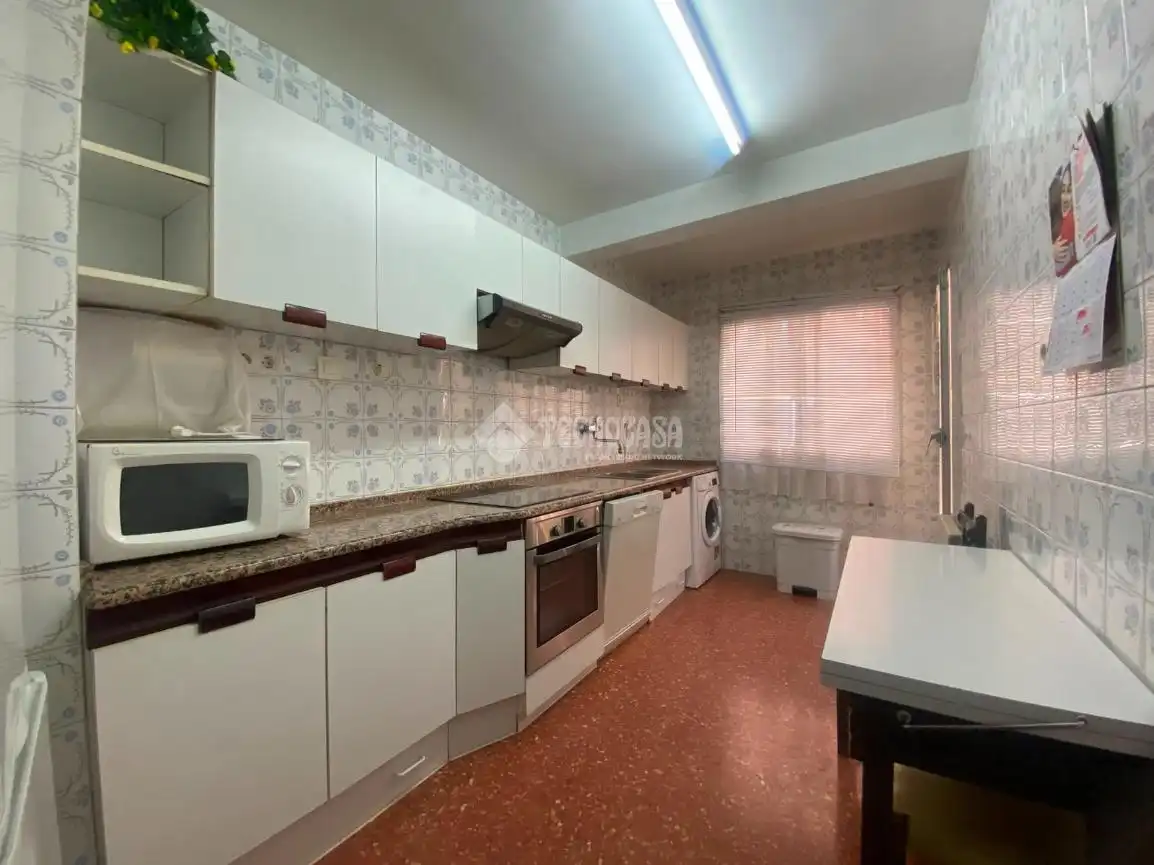 Cocina de Piso en venta en Zaragoza con Calefacción, Terraza y Balcón