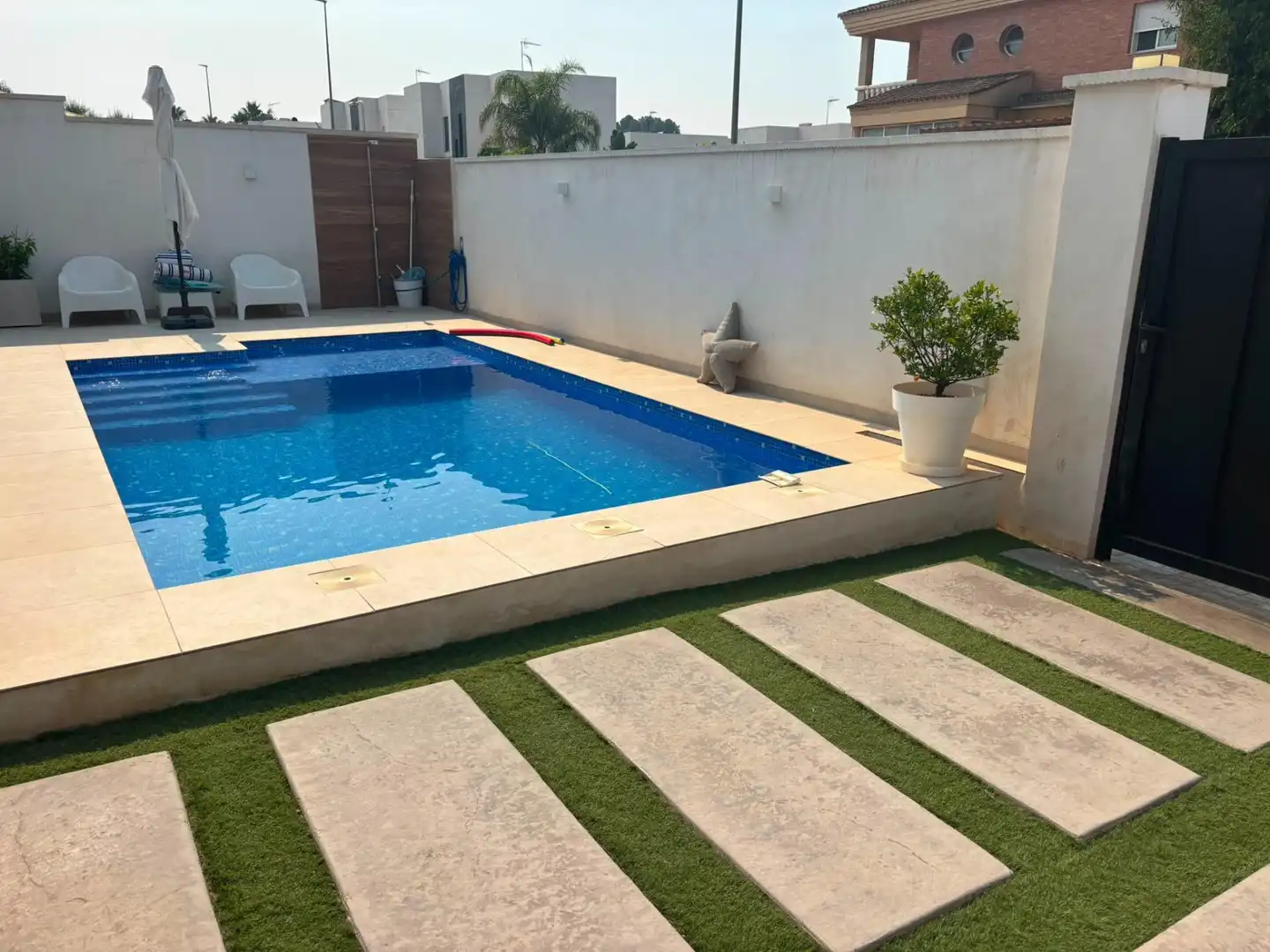 Casa aparellada amb terrassa en venda a La Conarda, imagen 3