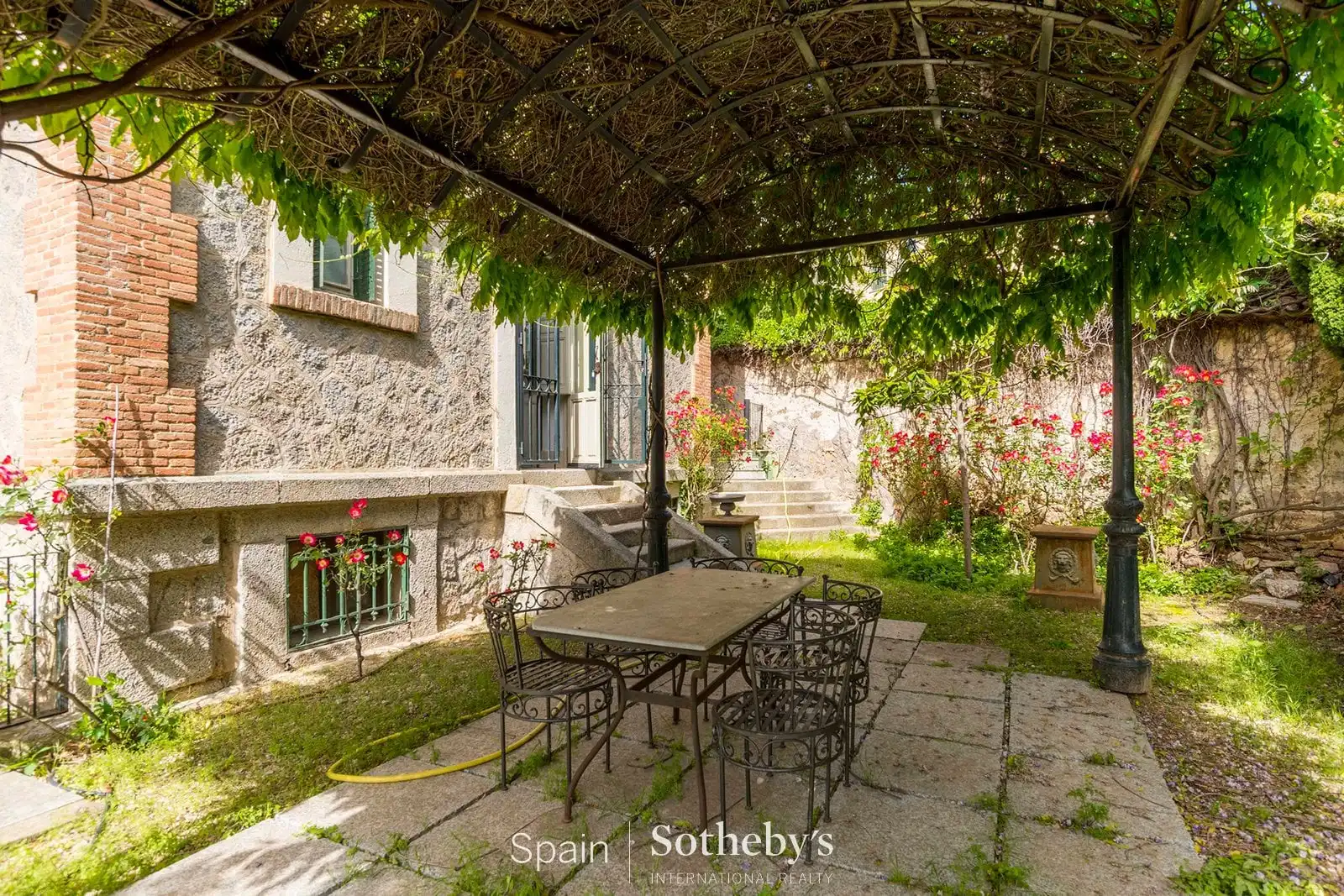 Houses for sale in Calle Juan de Toledo, Abantos - Carmelitas