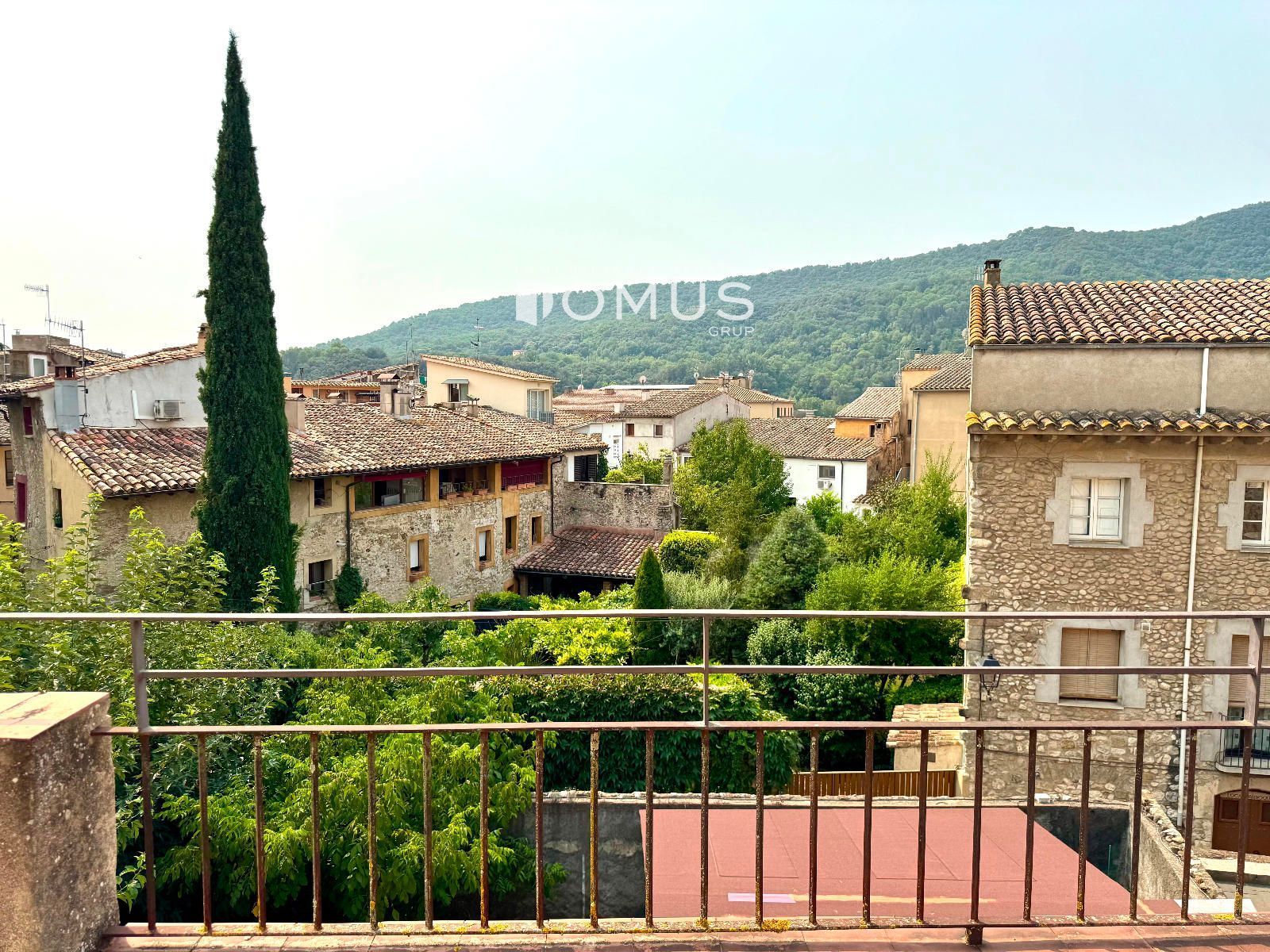 Vista exterior de Piso en venta en Besalú con Calefacción, Terraza y Trastero