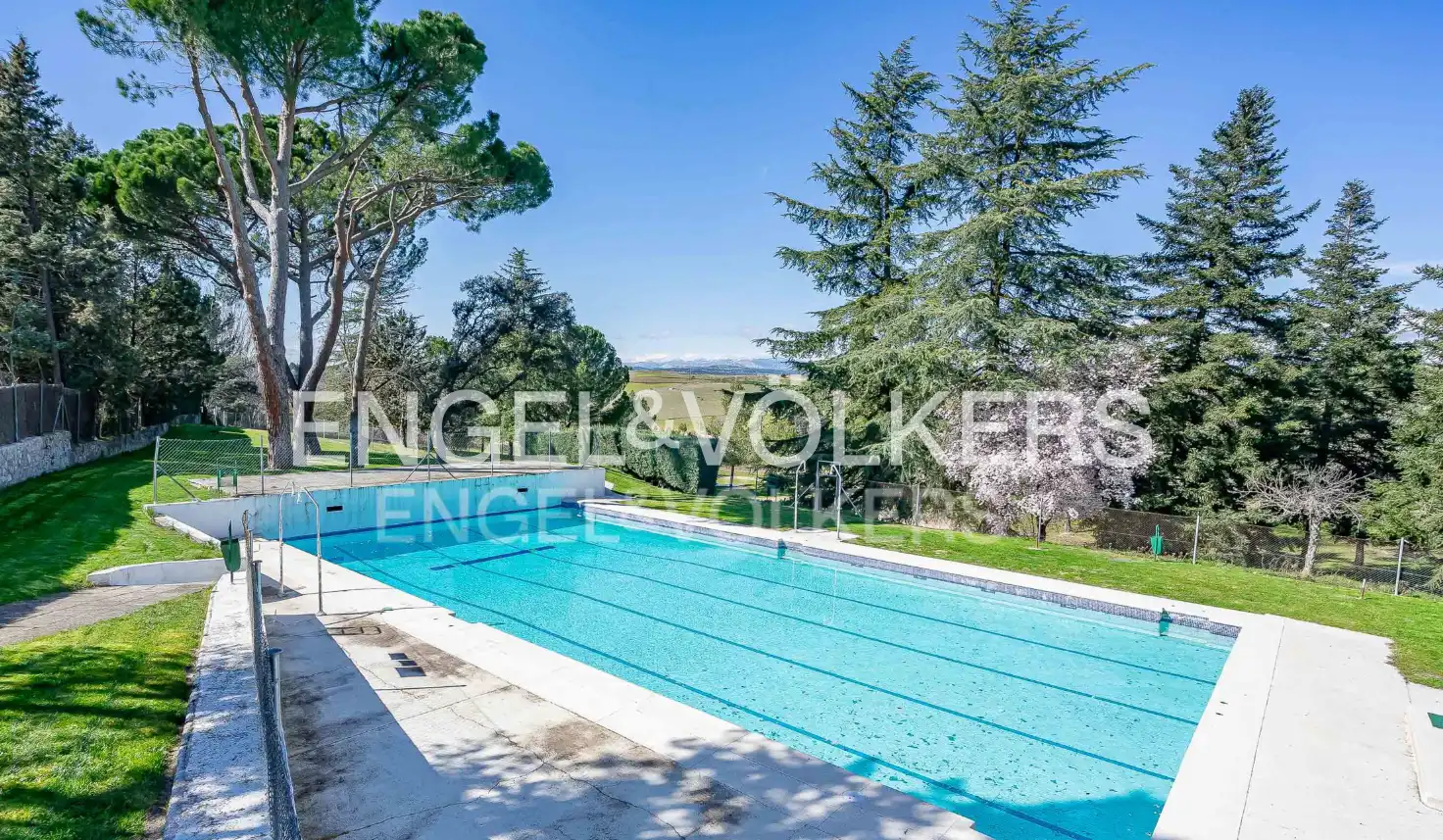 Piscina de Casa o chalet en venta en San Agustín del Guadalix con Aire acondicionado, Calefacción y Jardín privado