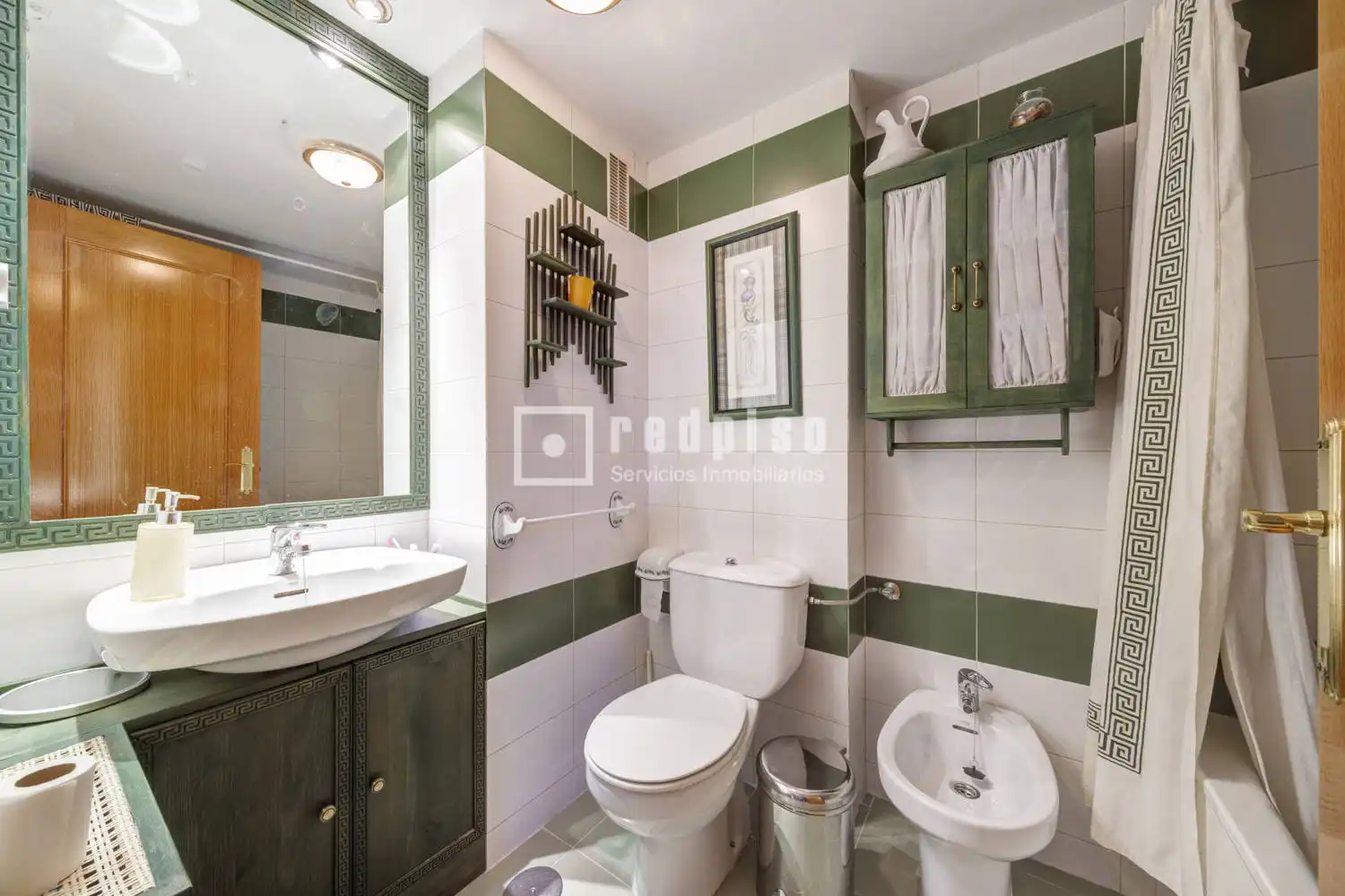 Bathroom of Flat for sale in Pozuelo de Alarcón  with Heating, Private garden and Parquet flooring
