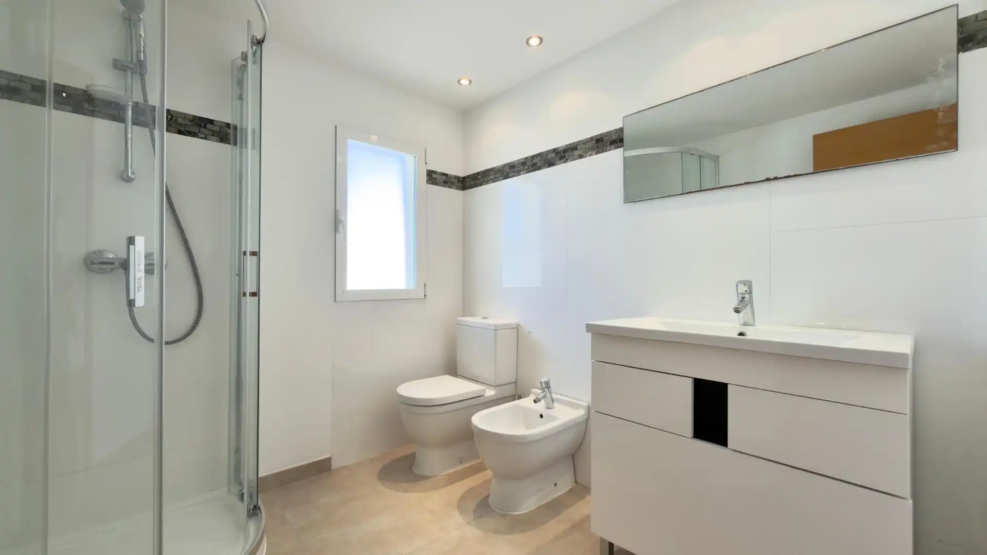 Bathroom of Detached homes for sale in L'Alfàs del Pi  with Air Conditioner, Heating and Terrace