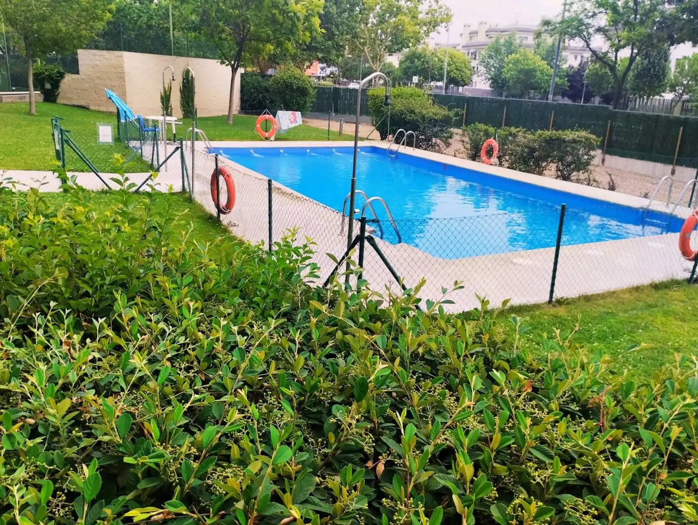 Schwimmbecken von Wohnung zur Miete in San Sebastián de los Reyes mit Klimaanlage, Heizung und Möbliert