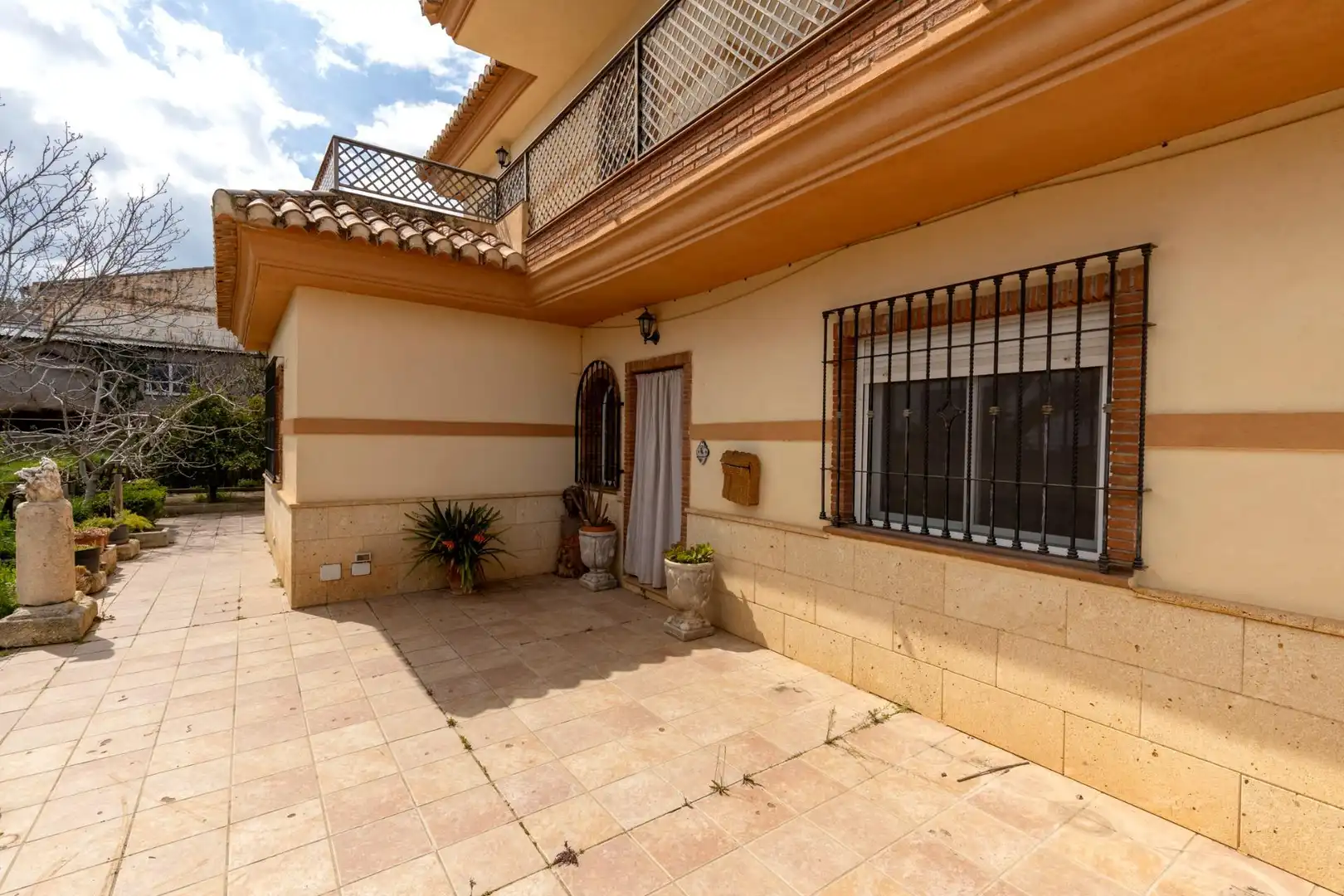 Vista exterior de Casa o chalet en venta en Escúzar con Terraza y Piscina