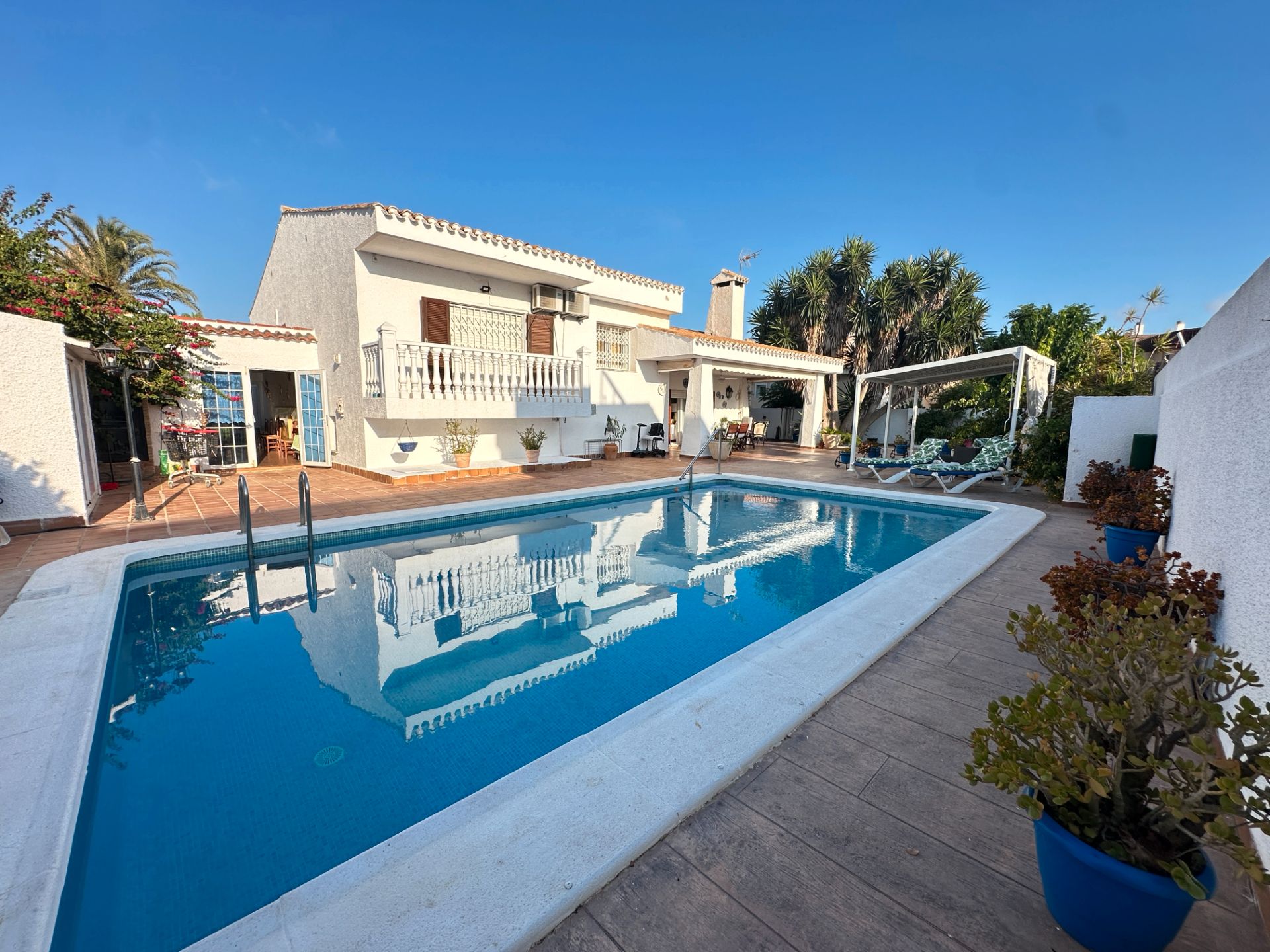 Swimming pool of House or chalet for sale in La Manga del Mar Menor  with Air Conditioner, Heating and Private garden