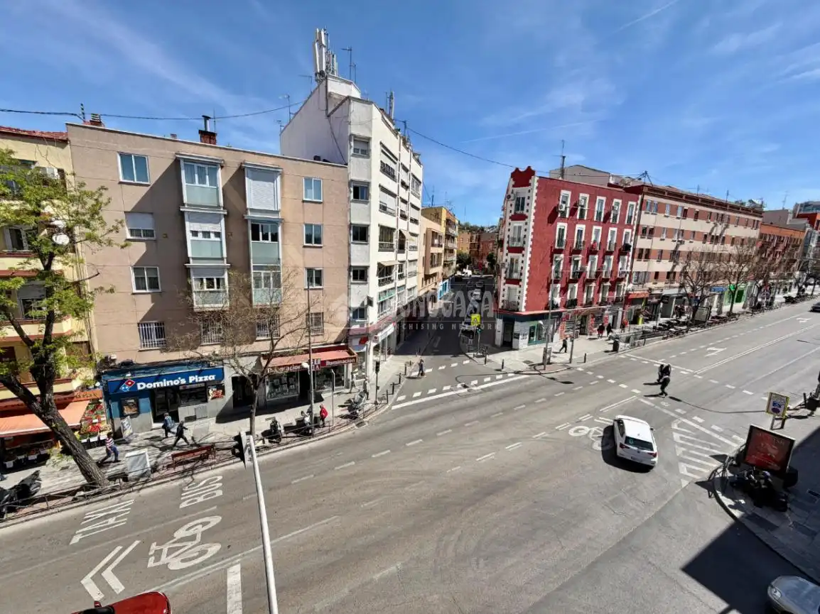 Vista exterior de Piso en venta en Madrid