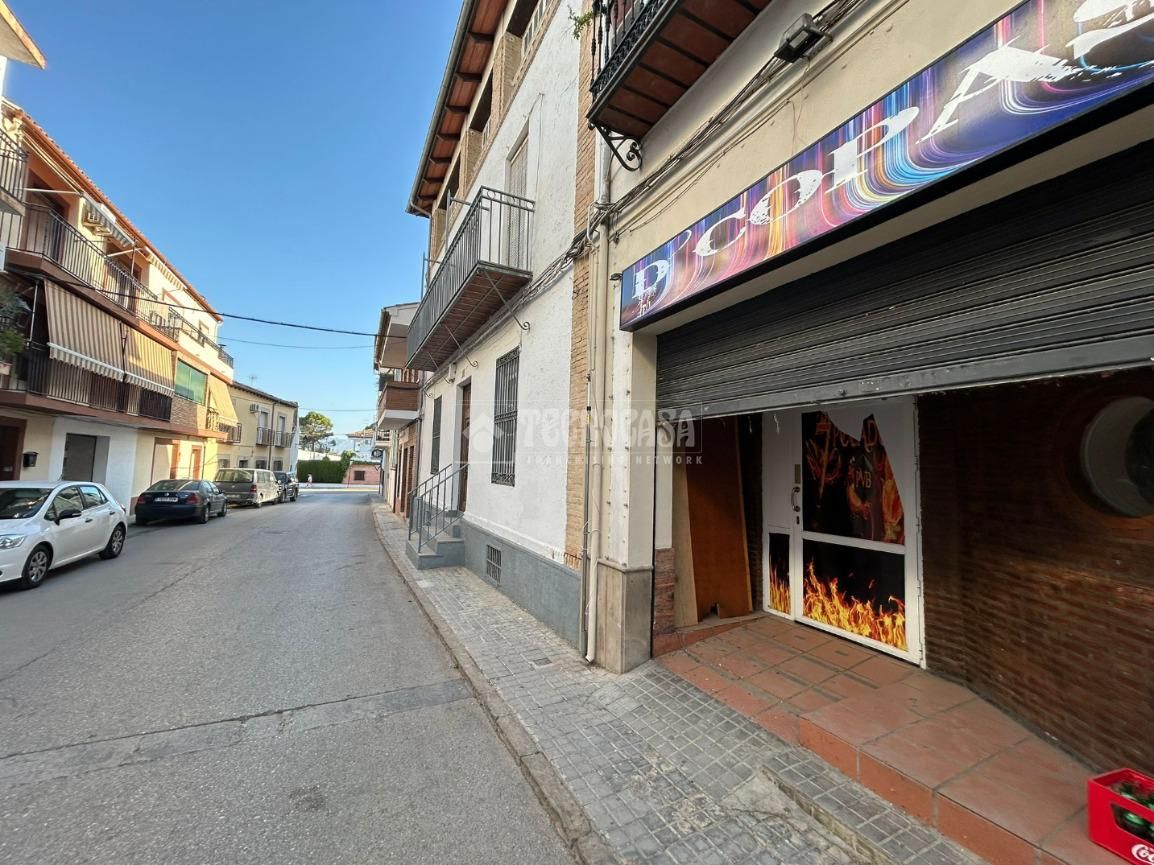 Vista exterior de Local en venda en Baeza amb Aire condicionat i Moblat