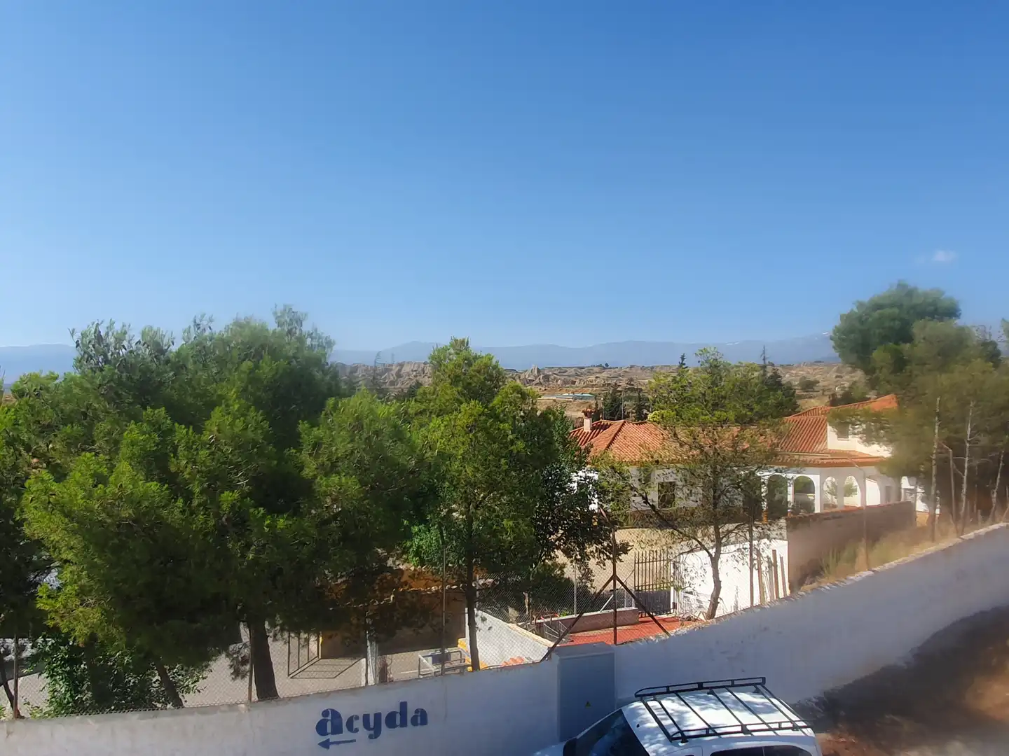 Vista exterior de Casa adosada en venda en Guadix amb Terrassa, Traster i Moblat