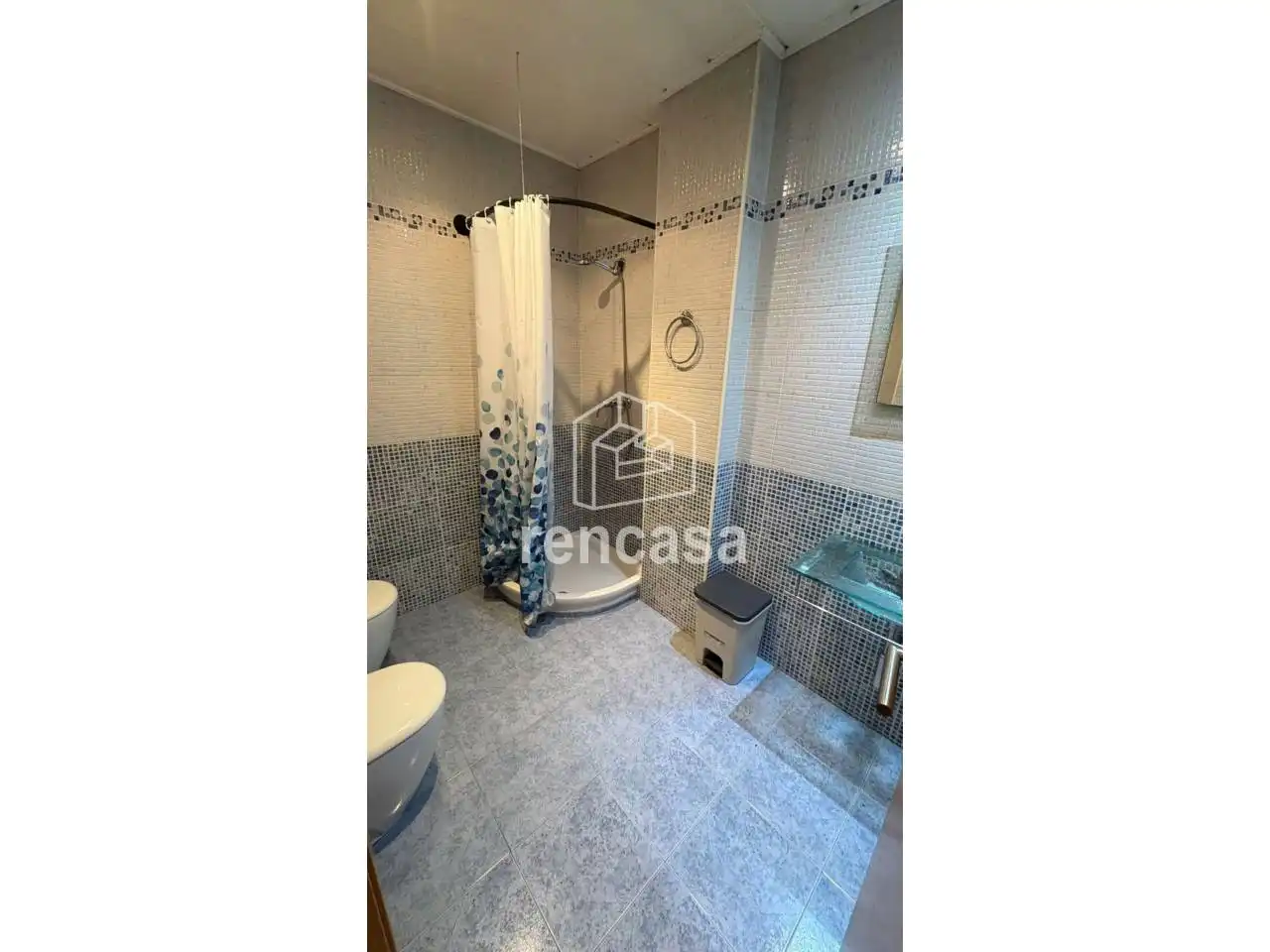 Baño de Piso de alquiler en Lleida con Calefacción, Parquet y Terraza
