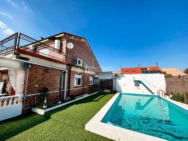 Casa-chalet en Venta en La Puebla de Alfindén