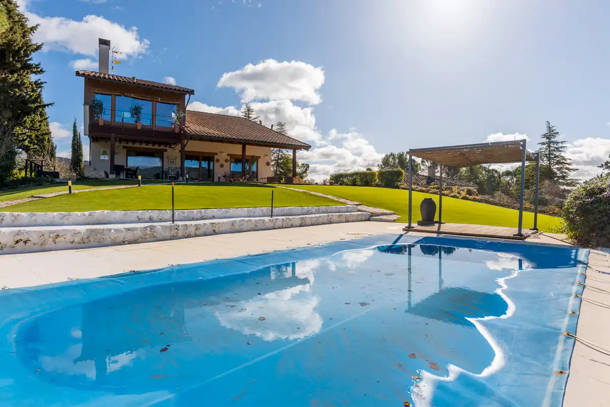 Swimming pool of Houses for sale in Sacedón  with Air Conditioner, Heating and Private garden