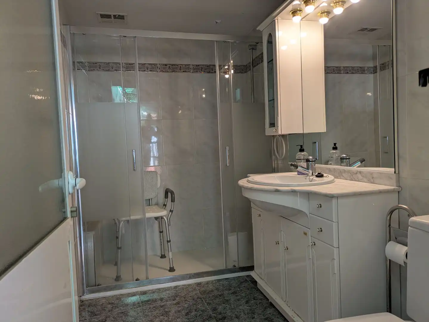 Bany de Casa o xalet en venda en Monzón amb Aire condicionat, Calefacció i Jardí privat