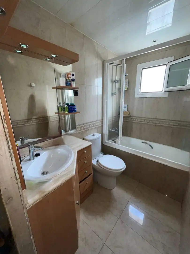 Badezimmer von Dachboden zum Verkauf in Sant Boi de Llobregat mit Balkon