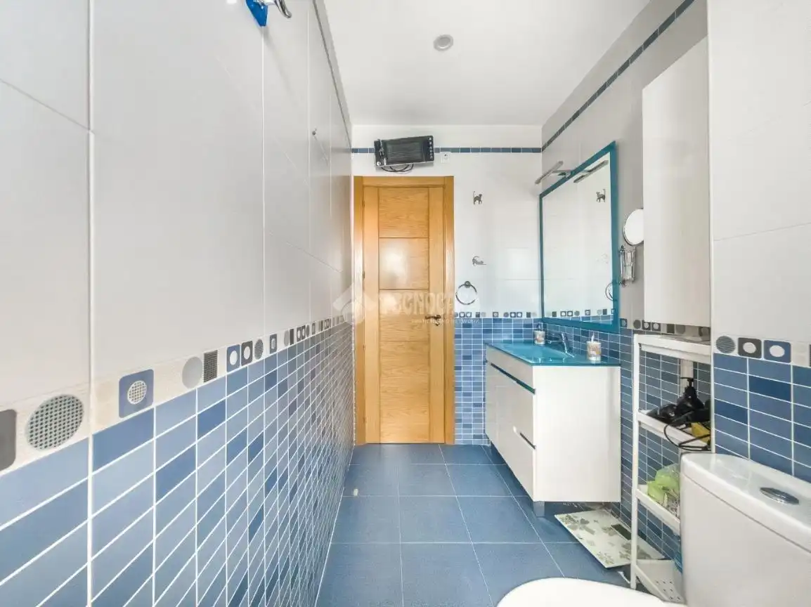 Baño de Piso en venta en Madrid con Calefacción, Terraza y Balcón