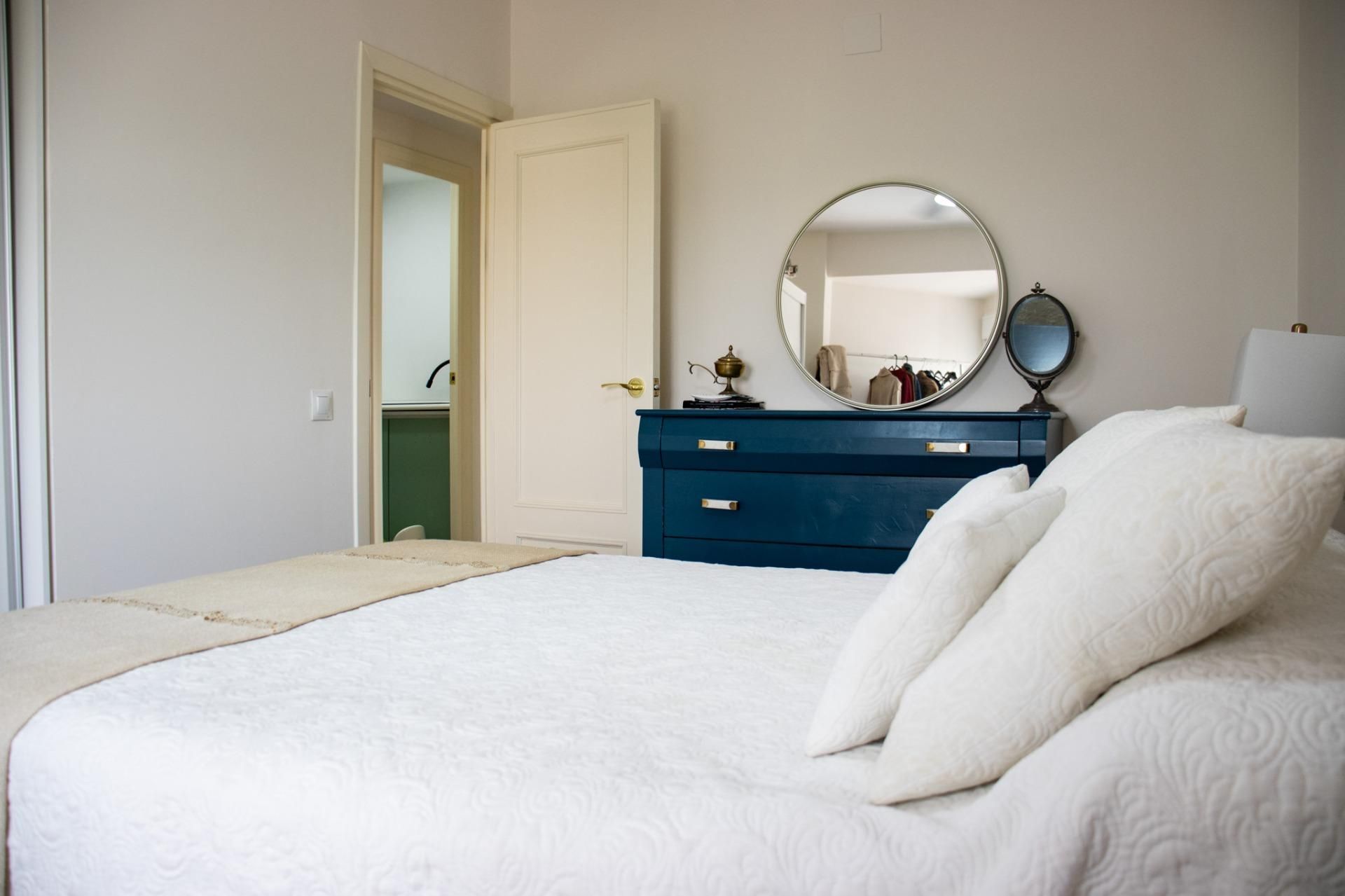 Bedroom of Flat for sale in  Sevilla Capital  with Balcony