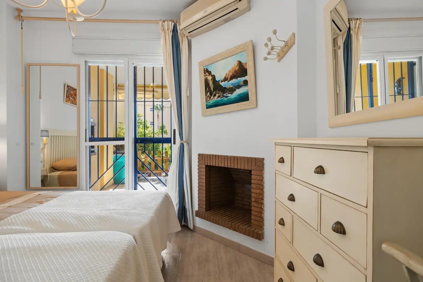 Schlafzimmer von Wohnung zur Miete in Mijas mit Klimaanlage, Heizung und Privatgarten