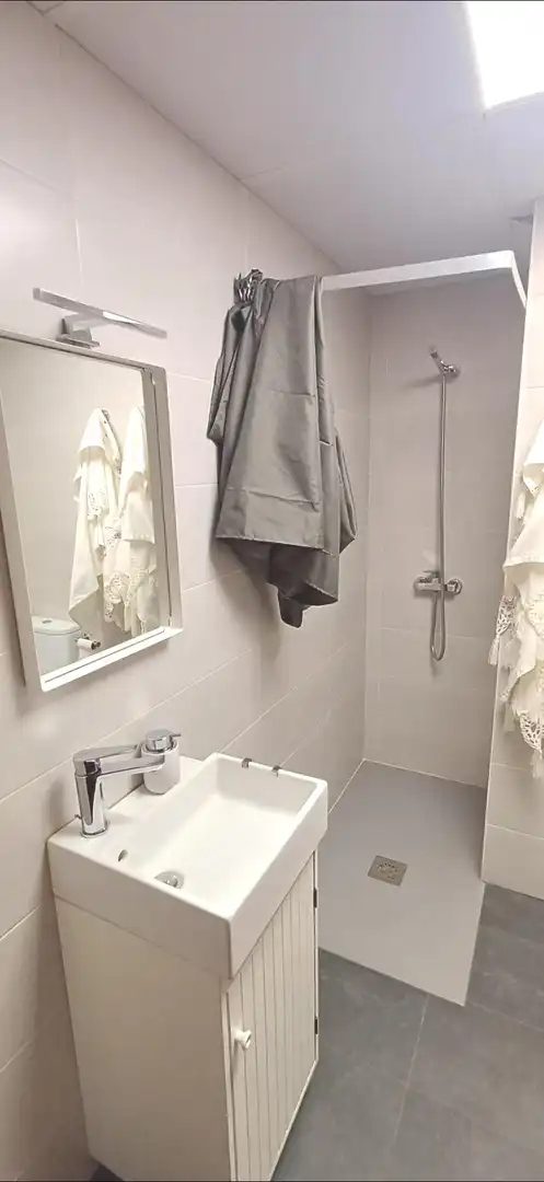 Bathroom of Flat for sale in Málaga  with Air Conditioner and Balcony