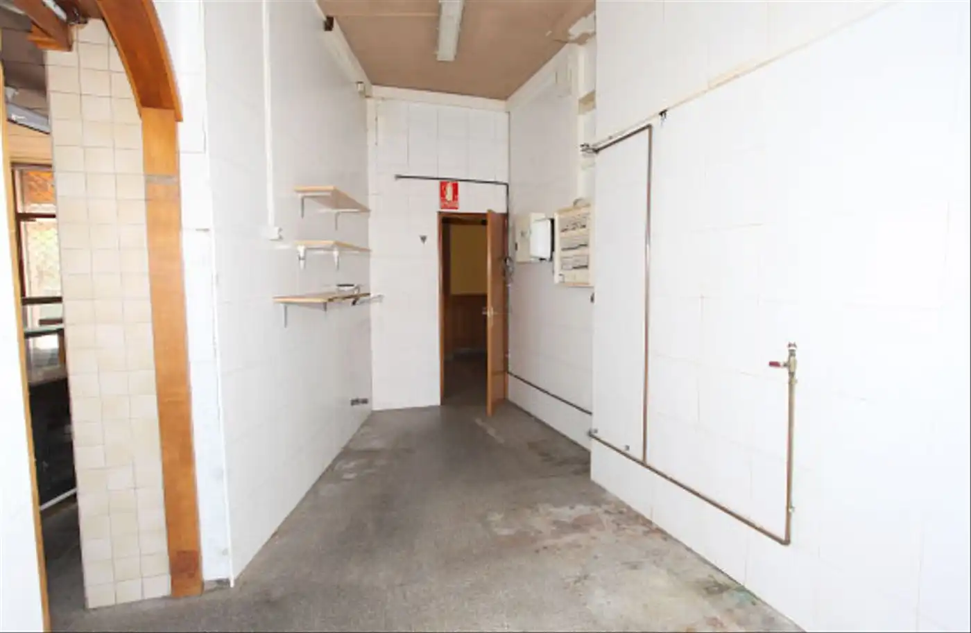 Commercial properties for sale in Terrassa  with Air Conditioner, Heating and Furnished