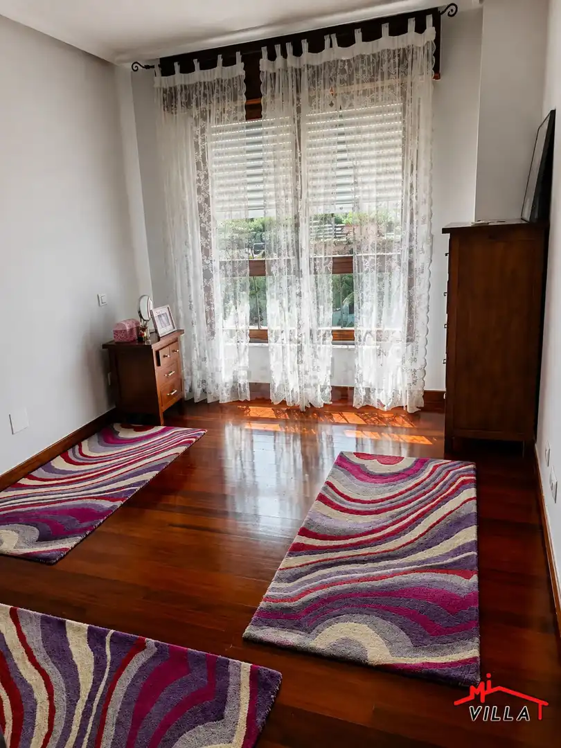 Sala d'estar de Pis en venda en Colindres amb Calefacció, Terrassa i Moblat